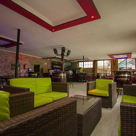 Balis Best Bar & Resort Langata Екстер'єр фото